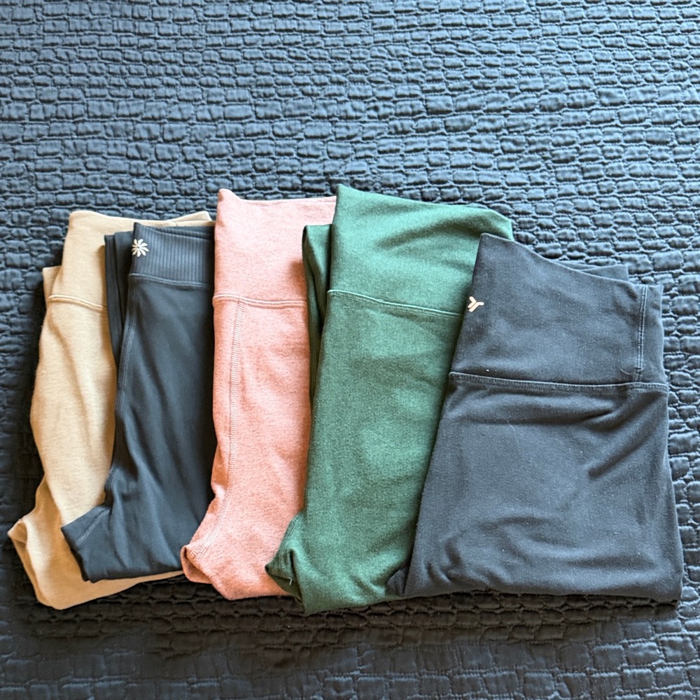 Set of 5 sport leggings ( Athleta & Old Navy)